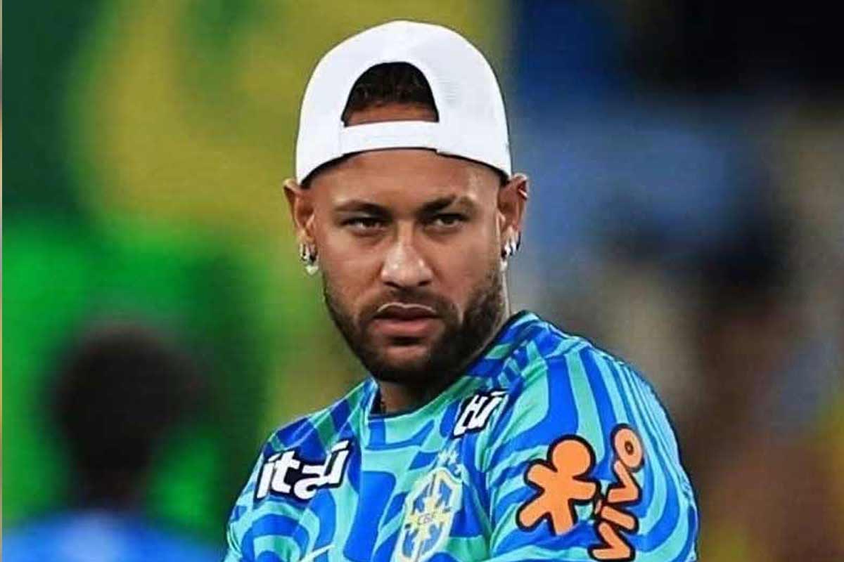ব্রাজিল ড্রেসিংরুমে ক্ষোভের ঝড়, টিম বাসে না গিয়ে একাই ফিরে গেলেন নেইমার