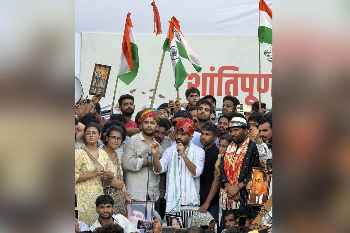 ককরোচ জনতা পার্টির প্রতিষ্ঠাতা অভিজিৎকে পরপর চড়, জয়পুরে বিক্ষোভে চরম হেনস্তা! তুঙ্গে উত্তেজনা
