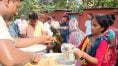 দোকান উচ্ছেদে রাতারাতি বেকার! ব্যবসায়ীদের পাশে দাঁড়াতে হাবরায় কমিউনিটি কিচেন বামেদের