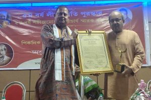 ৭০-এর দশকের বারুদ-ইতিহাসের স্বীকৃতি, পুরস্কৃত অশোককুমারের উপন্যাস ‘আটটা নটার সূর্য’