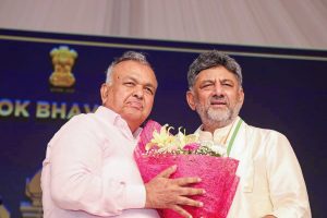 কর্নাটকের কোন্দল লুকোতে পারল না কংগ্রেস! শিবকুমারের শপথের ৩ দিনের মধ্যে পদত্যাগ মন্ত্রীর