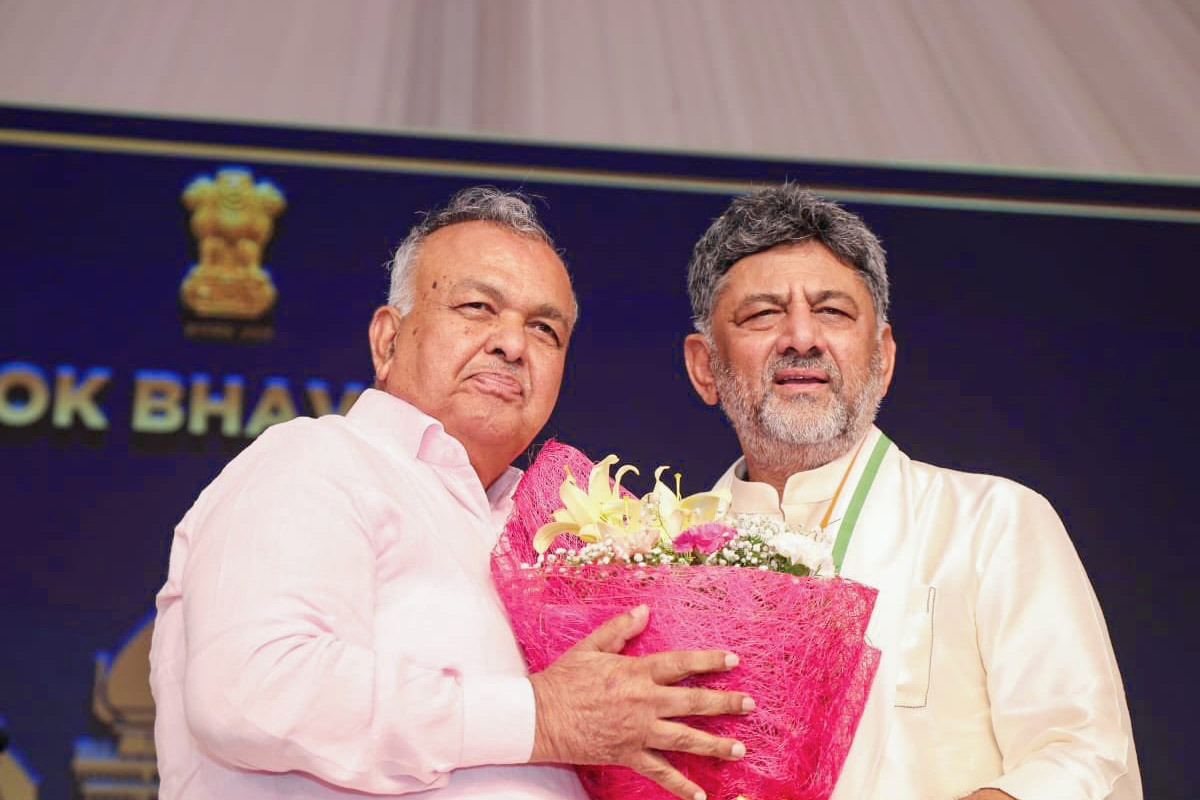 কর্নাটকের কোন্দল লুকোতে পারল না কংগ্রেস! শিবকুমারের শপথের ৩ দিনের মধ্যে পদত্যাগ মন্ত্রীর