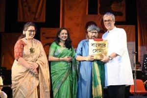 তিন দশকের সুর-সফর, দেবজ্যোতিকে সম্মানিত করল শ্যাম সুন্দর কোং জুয়েলার্স