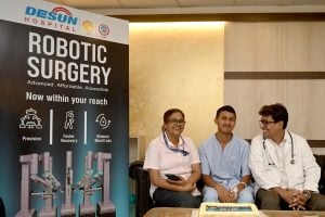 দীর্ঘ যন্ত্রণা, মিলছিল না রোগের হদিশ, ডিসান হসপিটালে রোবোটিক অস্ত্রোপচারে সুস্থ বাংলাদেশি তরুণ