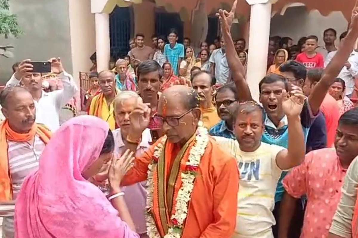 কৃষিদপ্তরের দায়িত্ব পেয়ে শিকড়ের টানে ময়ূরেশ্বরে ‘দুধদা’, মন্ত্রী হিসেবে প্রথমেই কোন কাজে নজর?