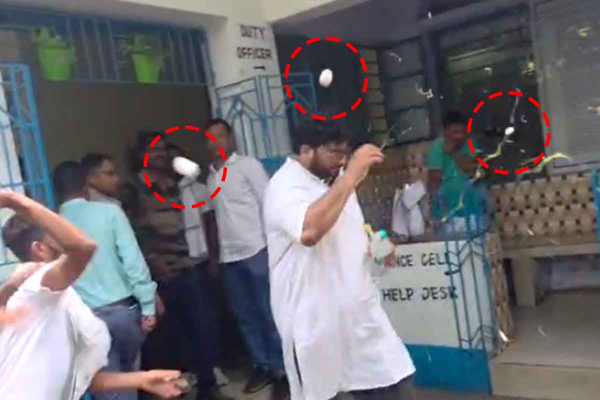 পুলিশকে হুমকি দেওয়ার অভিযোগে গ্রেপ্তার তৃণমূল নেতা, থানার সামনেই ‘ডিম থেরাপি’