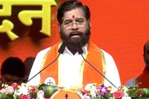 ‘কুকুররা দল বেঁধে ঘেউঘেউ করে, বাঘ শিকার করে একা’, উদ্ধব শিবিরকে আক্রমণ একনাথের