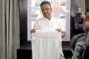 ‘ঢাল নেই, তলোয়ার নেই…’, আক্ষেপের সুরে মেয়র পদ ছাড়লেন ফিরহাদ, ছোট লালবাড়ি হাতছাড়া তৃণমূলের!