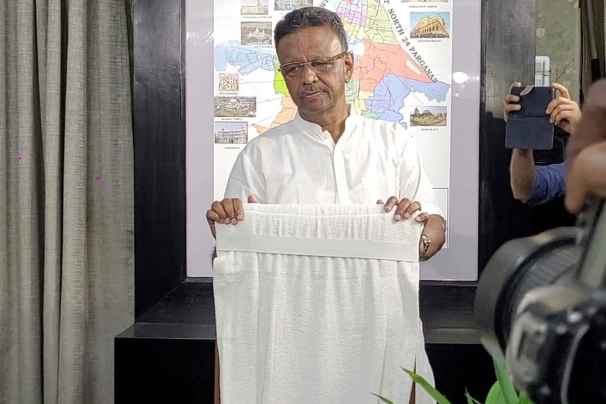 ‘ঢাল নেই, তলোয়ার নেই…’, আক্ষেপের সুরে মেয়র পদ ছাড়লেন ফিরহাদ, ছোট লালবাড়ি হাতছাড়া তৃণমূলের!