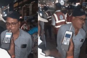 শ্বাস যন্ত্রে কিছুতেই ফুঁ দিতে পারছেন না মদ্যপ! চড় কষালেন পুলিশকর্মী, ভিডিও ঘিরে বিতর্ক