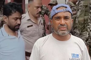 আট বছর আগে ৬ বছরের মেয়েকে খুন জাহাঙ্গিরের! পালাবদলে ‘পুষ্পা’র ফাঁসি চান বাবা খুরশিদ