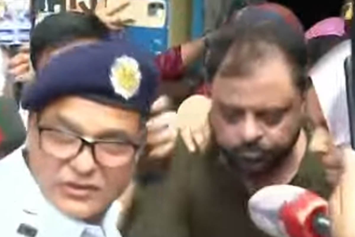 গ্রেপ্তার কলেজ স্ট্রিটের কাউন্সিলর, চাবিওয়ালা ডেকে তালা খুলে বের করল পুলিশ, ‘ডিম থেরাপি’ প্রতিবেশীদের