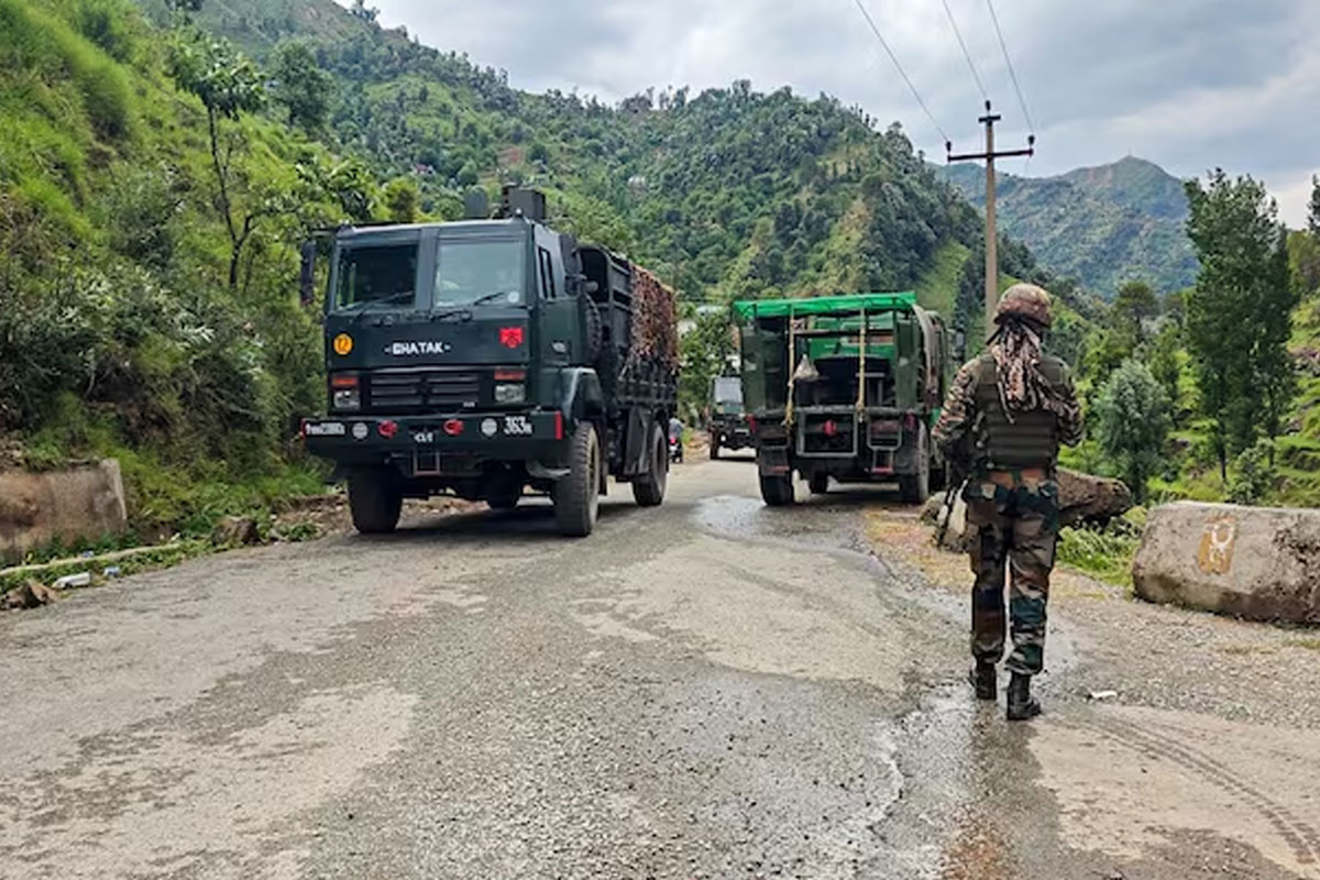 কাশ্মীরে রাজৌরি সীমান্তে ভয়ংকর বিস্ফোরণ, আহত ৩ জওয়ান, এলাকা ঘিরে তল্লাশি সেনার
