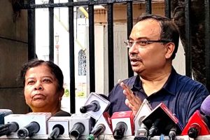 ভাঙছে দল! ‘বিরোধী’ তকমা বাঁচাতে বিধানসভায় চিঠি হাতে কুণাল-অসীমা, জমাই নিলেন না সচিব