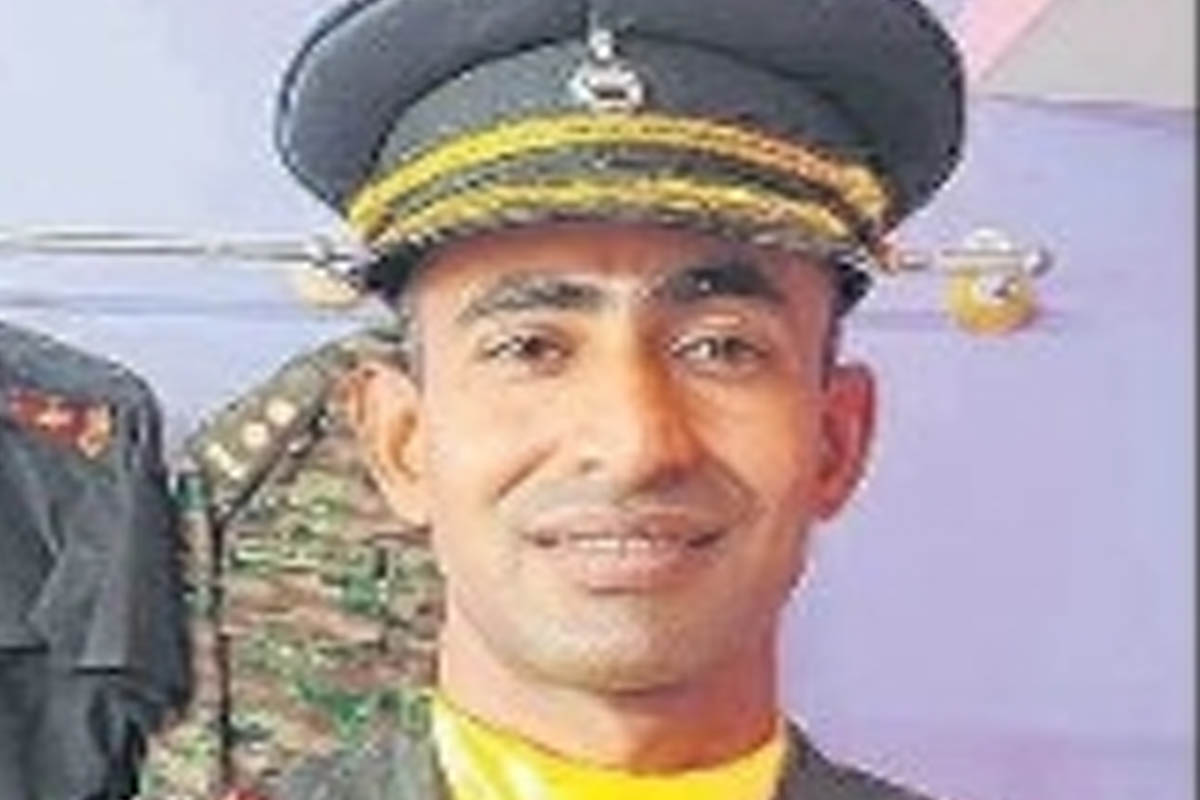 অভাবকে সঙ্গী করে অধ্যবসায়, এসএসবি-তে উত্তীর্ণ হয়ে হাবিলদার চিরঞ্জিৎ হলেন এবার লেফটেন্যান্ট