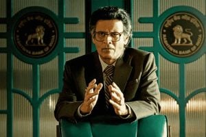 দেশের আপৎকালীন পরিস্থিতির দলিল মনোজ বাজপেয়ীর ‘গভর্নর’, কেমন হল? পড়ুন রিভিউ