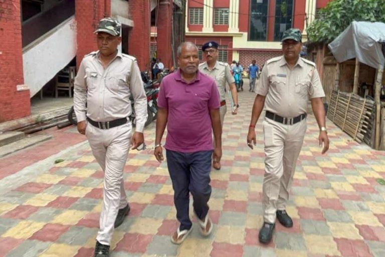 মাওবাদীকে আইনি সহায়তা নয়! আইনজীবী না পেয়ে আদালতে নিজেই সওয়াল অর্জুন মুণ্ডার
