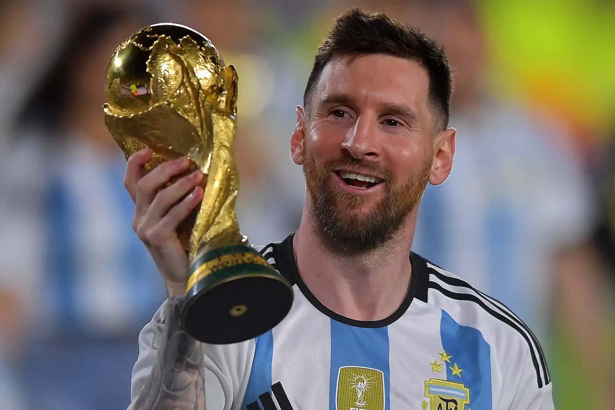 Roberto Carlos shares his views on Messi, Ronaldo and Neymar ahead of the FIFA World Cup.