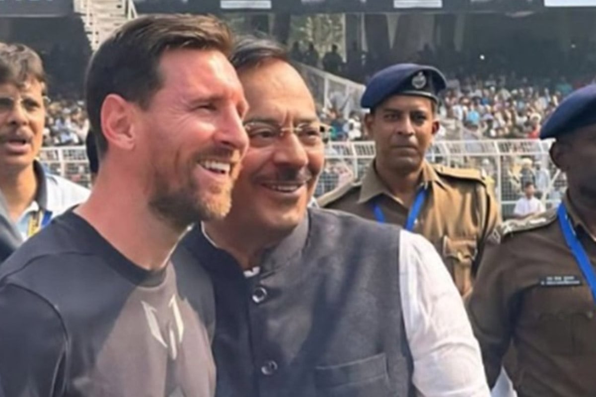মেসি কাণ্ডে অরূপ বিশ্বাসের বাড়িতে পুলিশ, আরও বিপাকে প্রাক্তন মন্ত্রী