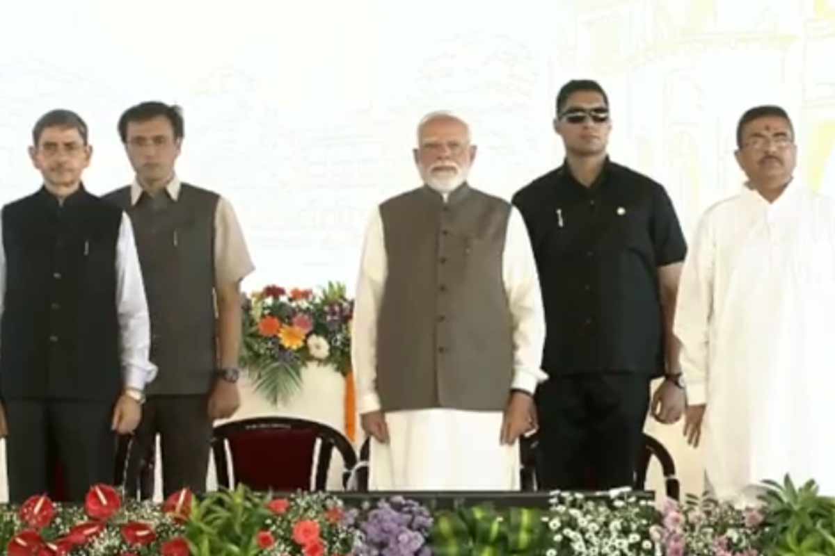 তারকেশ্বরে সভাস্থলে মোদি, সঙ্গে মুখ্যমন্ত্রী শুভেন্দু, বন্দে মাতরমে শুরু অনুষ্ঠান