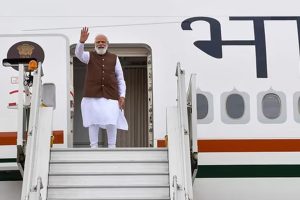 ৪৫ মিনিট ধরে দিল্লি বিমানবন্দরে দাঁড়িয়ে মোদি, নেপথ্য কারণ নিট পরীক্ষার্থীরা!