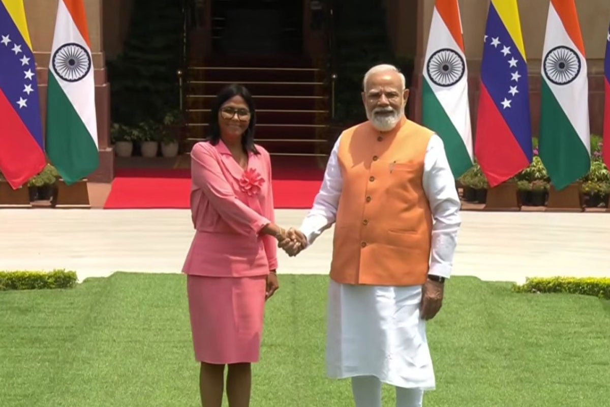 দিল্লিতে মোদির সঙ্গে বৈঠকে ভেনেজুয়েলার প্রেসিডেন্ট, হরমুজ হাহাকার কাটিয়ে মিলবে জ্বালানি সমাধান?