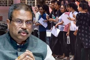 পাঁজরের ৯টি হাড় ভাঙা, কেন্দ্রীয় শিক্ষামন্ত্রীর উদ্যোগে নিশ্চিন্তে নিট পরীক্ষা দিলেন কলকাতার ছাত্রী
