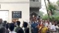 নবদ্বীপের ‘ত্রিপলচোর’ তৃণমূল চেয়ারম্যানের মামলাই লড়লেন না আইনজীবীরা! এজলাসের বাইরে ‘চোর’ স্লোগান, পড়ল ডিম
