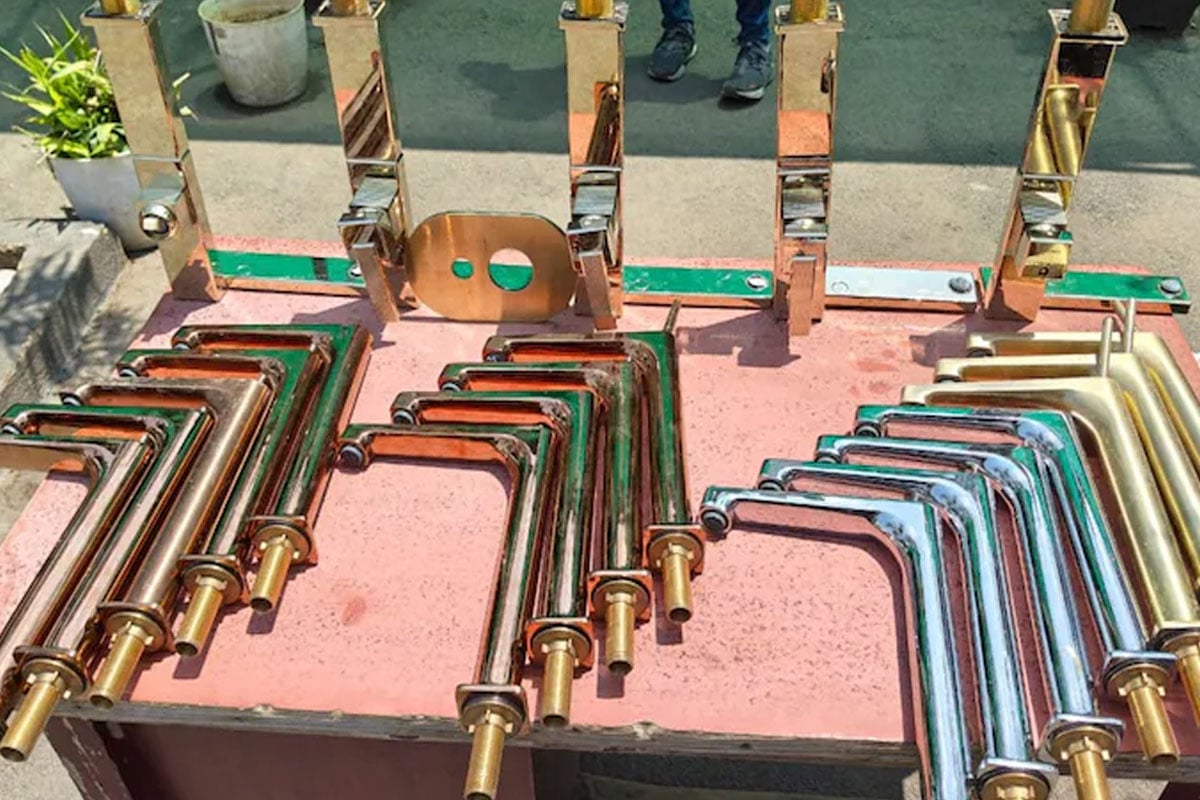 নাগপুরে ৬ লক্ষ টাকার কল চুরি! ‘প্রেমিকার জন্য আইফোন কিনব’, পুলিশ ধরতেই জানাল দুই যুবক