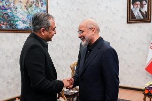 খামেনেইয়ের কাছে বার্তা নিয়ে হাজির পাক স্বরাষ্ট্রমন্ত্রী, ইরানের সম্পত্তিতেই ক্ষতিপূরণের ভাবনা ট্রাম্পের
