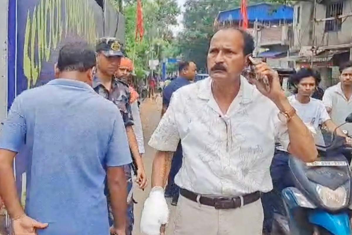 যানজটের সমস্যা মেটাতে ‘মাস্টারস্ট্রোক’, ‘অবৈধ’ ক্লাব ভাঙার নির্দেশ বাঁকুড়ার বিধায়কের