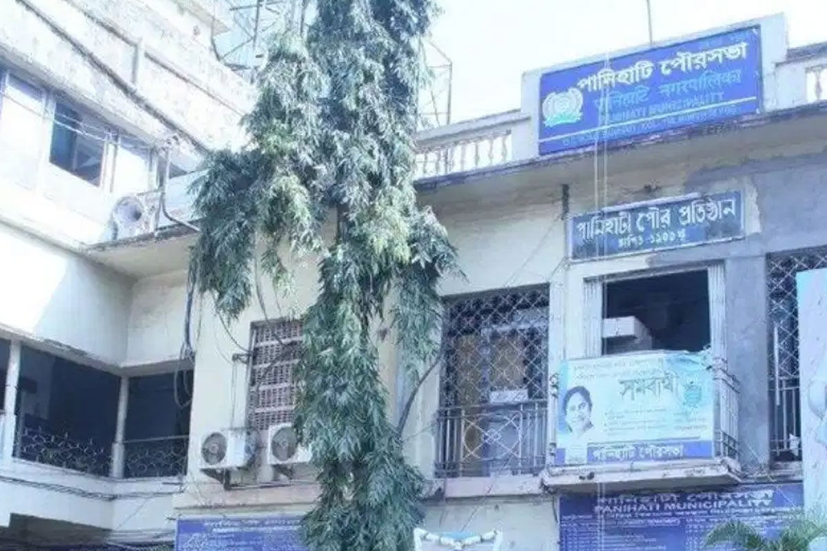 ২ তৃণমূল কাউন্সিলর গ্রেপ্তার হতেই পদত্যাগের ঢল! ডামাডোম পানিহাটি পুরসভায়
