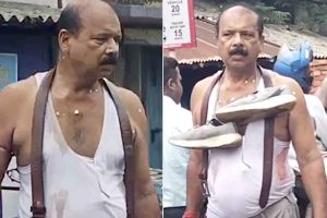 কোমরের বেল্ট গলায়! প্রাক্তন পুরপ্রধানকে জুতোর মালা পরিয়ে ঘোরানো হল রাস্তা, চলল ডিম থেরাপিও