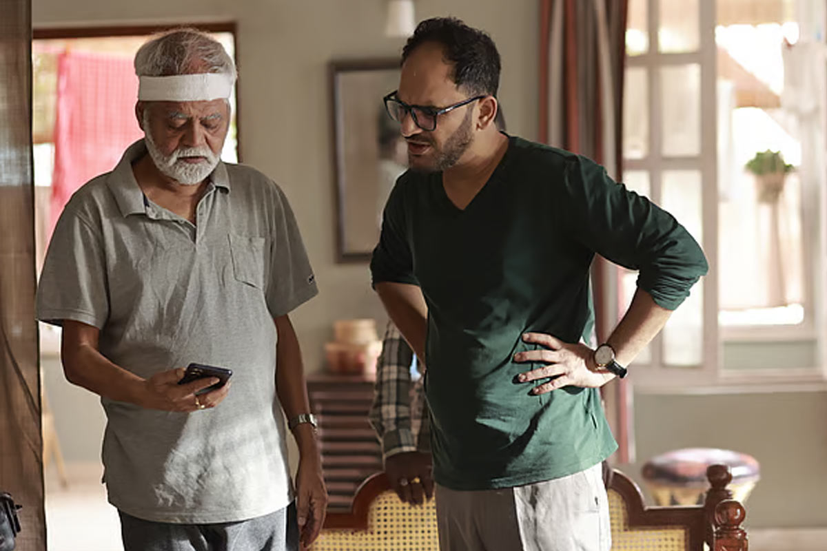 বাবা-ছেলের সমীকরণ, অন্তর্দ্বন্দ্বের বুননে কেমন হল সঞ্জয় মিশ্র, ঋত্বিকের ‘ফেরা’? পড়ুন রিভিউ