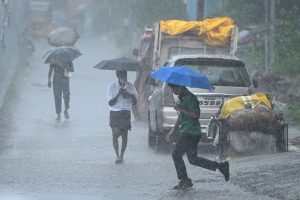 বাংলায় ‘বর্ষামঙ্গল’, কবে কমবে অতিরিক্ত গরম?
