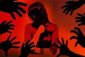 সন্তানের সামনেই আদিবাসী মহিলাকে গণধর্ষণ! কপালে বন্দুক ঠেকিয়ে সর্বস্ব লুট করল চোরেরা