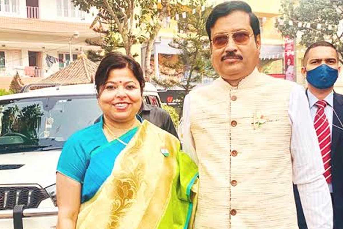 কত সোনার মালিক? ‘বান্ধবী’র গয়না উদ্ধারের পর এবার সব্যসাচীর স্ত্রীকে নোটিস পুলিশের