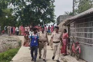 তৃণমূল নেতার পুকুরে অস্ত্রভাণ্ডার! বেপাত্তা শাহজাহান ঘনিষ্ঠ ‘দাস ব্রাদার্স’