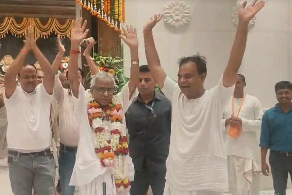 গলায় মালা, দু’হাত তুলে নাচ! দিঘার জগন্নাথ সংস্কৃতি ক্ষেত্রে শিশির, বললেন ‘পারিবারিক স্টাইল’