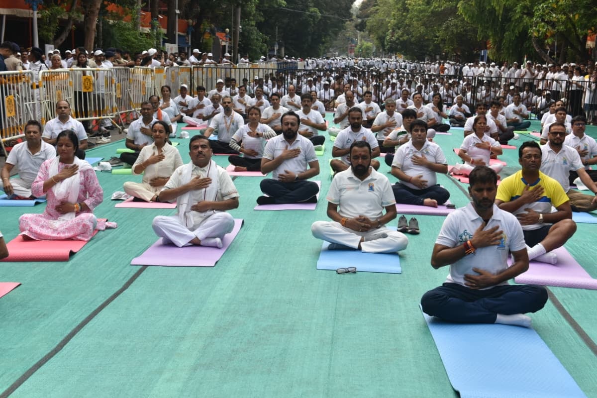Suvendu Adhikari joins Run for Yoga event
