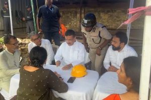 উদ্ধারকাজের মাঝেই তারাতলার দুর্ঘটনাস্থলে মুখ্যমন্ত্রী শুভেন্দু, কথা মন্ত্রী-পুলিশের সঙ্গে