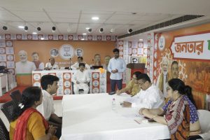 শুভেন্দুর ‘জনতার দরবারে’ আয়ুষের মা, বাঁশদ্রোণীর স্কুলের বিরুদ্ধে তদন্তের আর্জি