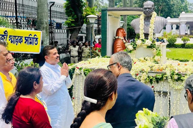 ‘শ্যামাপ্রসাদের মৃত্যুরহস্য আড়ালে ছিল’, আত্মবলিদান দিবসে শ্রদ্ধা জানিয়ে আক্ষেপ মুখ্যমন্ত্রীর