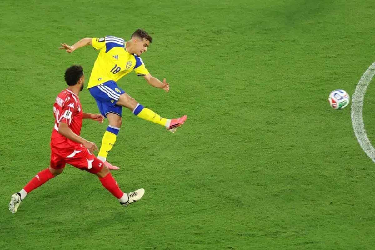 Sweden vs Tunisia: Yasin Ayari scores with a long-range, powerful shot