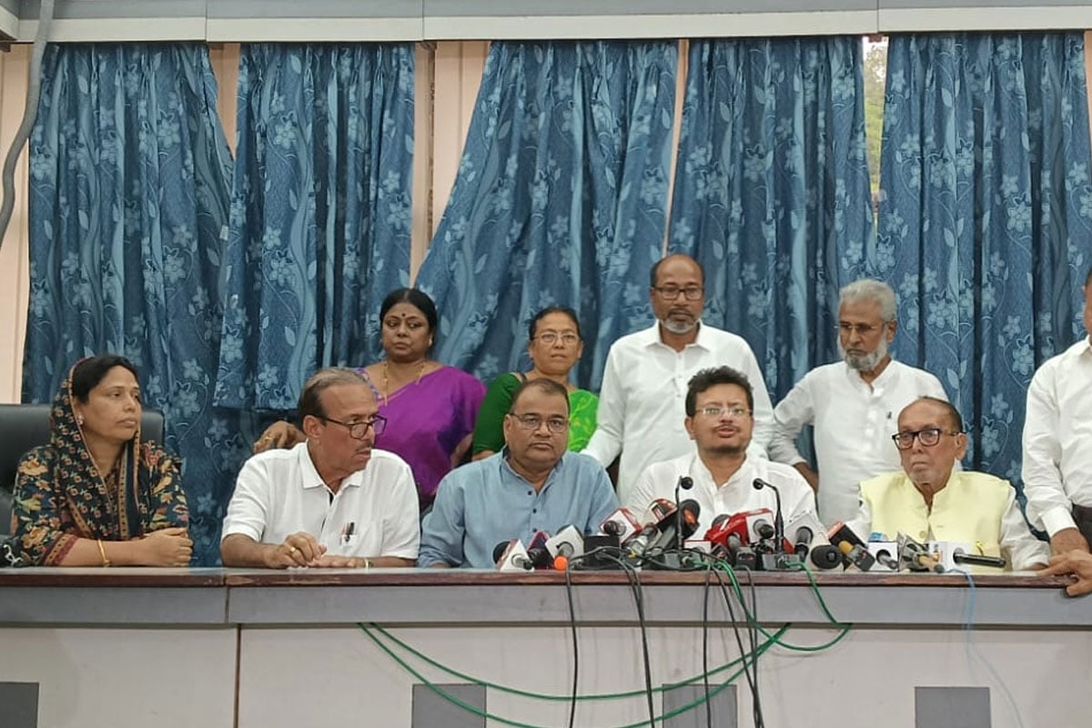 ‘আসল তৃণমূলে’ ৫৮ বিধায়ক, মমতা থাকুন পরামর্শদাতা হয়ে, বলছেন বিরোধী দলনেতা ঋতব্রত