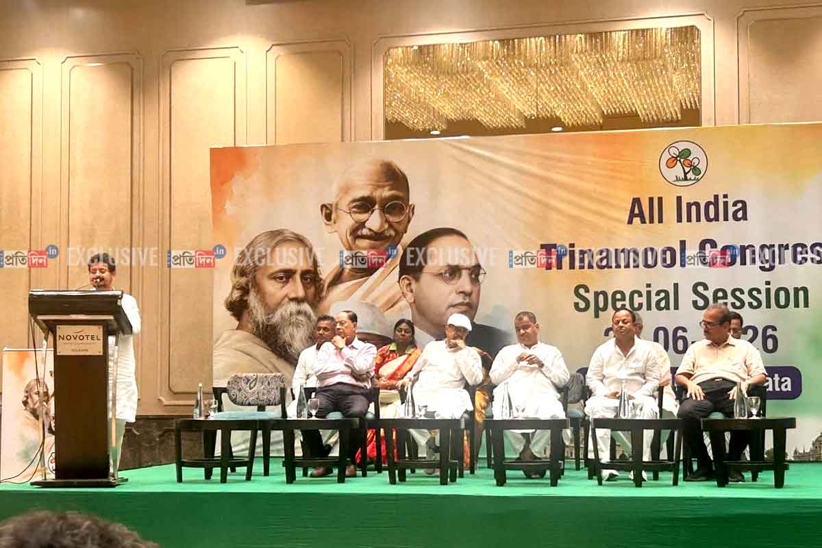 ঋতব্রতর নেতৃত্বে বিশেষ অধিবেশন, আসল তৃণমূলের চেয়ারপার্সন অরূপ রায়! মমতা তাহলে কে?