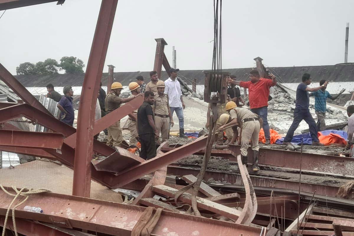 Under construction building collapsed in Taratala, many feared dead