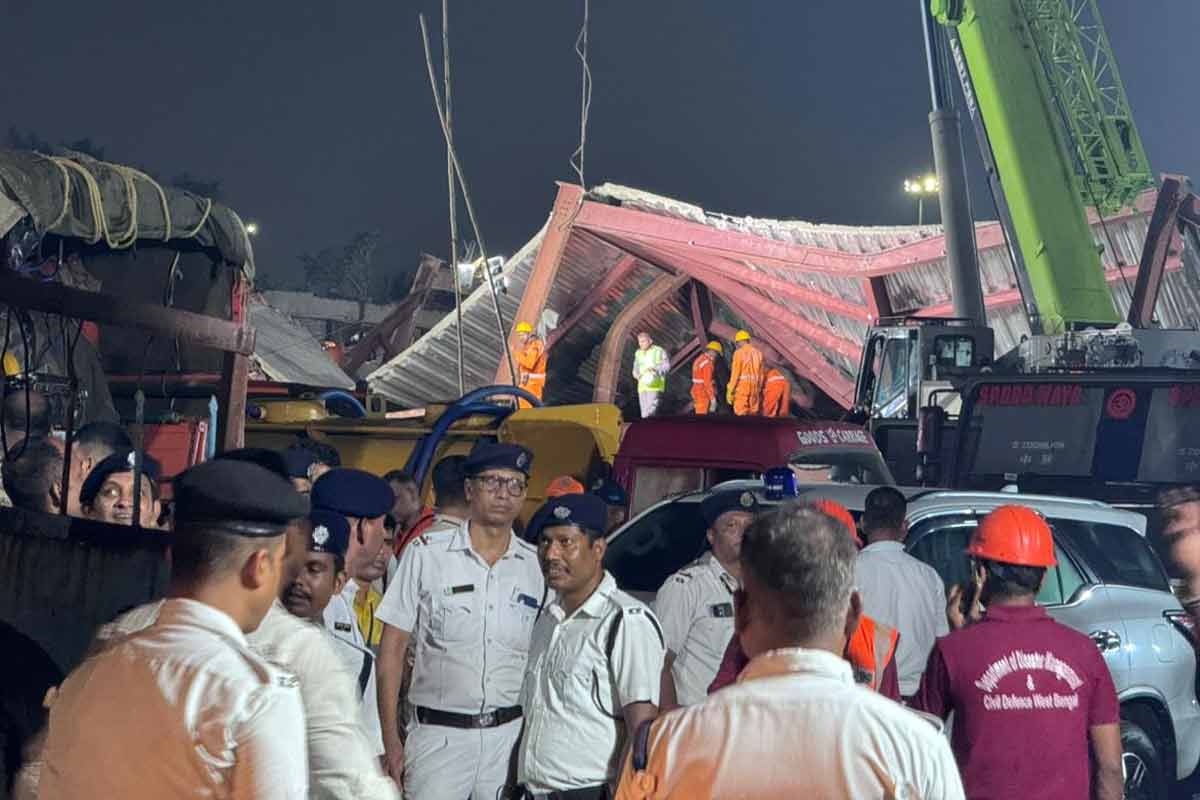 তারাতলা বিপর্যয়ে গ্রেপ্তার ৩, মুখ্যমন্ত্রীর নির্দেশের ঘণ্টাদেড়েকের মধ্যেই ‘অ্যাকশন’
