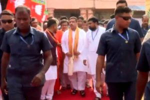 ‘কাল থেকেই ঢুকবে অন্নপূর্ণার টাকা’, বাবা তারকনাথের চরণে মাথা ঠেকিয়ে কী জানালেন মুখ্যমন্ত্রী?
