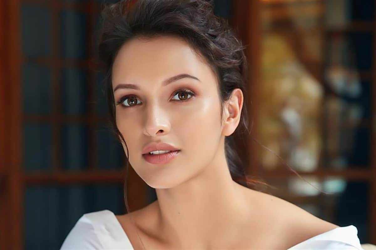 প্রেম ফিকে হলেও বন্ধুত্ব চির-অমলিন, সম্পর্কের নয়া রসায়ন বাতলালেন তৃপ্তি দিমরি